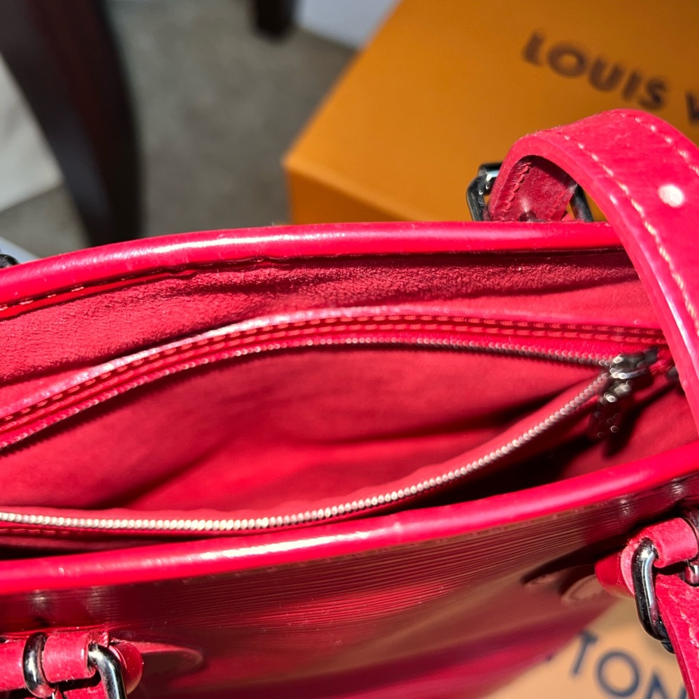 Louis Vuitton Vintage Epi Petit Bucket Bag w/ Pouch PM 2008 - Picture 7 of 13